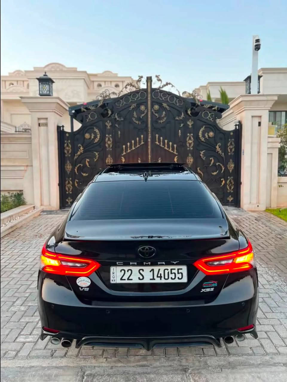 كامري 2023 (V6) "XLE plus" 🖤
للتواصل والاستفسار (نور : ***********)
موقع السيارة اربيل معرض منذر الدليمي 1️⃣.
المواصفات ⬇️.

• محرك V6 سعة 3.5 لتر "محرك افلون"
• جنوط رياضية قياس 19 إنش
• سقف بانوراما كهربائي
• مصابيح LED أمامية وخلفية
• إنارة نهارية LED
• كشافات ضباب LED
• شبك XSE رياضي باللون الأسود
• جناح خلفي رياضي
• عادم مزدوج
• مرايا كهربائية مع طي وتدفئة
• فتح الشنطة كهربائياً
• دخول ذكي بدون مفتاح
• تشغيل المحرك بالبصمة
• حساسات أمامية وخلفية
• رادار أمامي
• كاميرا 360° (5 كاميرات)
• مراقبة النقطة العمياء (Blind Spot)
• تنبيه حركة المرور الخلفية (RCTA)

المواصفات الداخلية:
• مقاعد جلد رياضية
• مقعد السائق تحكم كهربائي مع حفظ الذاكرة
• مقعد الراكب تحكم كهربائي
• تدفئة وتهوية للمقاعد الأمامية
• مقود جلد متعدد الوظائف
• شيفتات خلف المقود (Paddle Shifters)
• شاشة معلومات وترفيه كبيرة
• شاشة عدادات رقمية
• عرض المعلومات على الزجاج الأمامي (Head-Up Display)
• شاحن لاسلكي
• Apple CarPlay
• Android Auto
• نظام صوت JBL Premium
• تكييف أوتوماتيك ثنائي المناطق
• إضاءة داخلية Ambient Light
• منافذ USB وType-C
• فرامل يد إلكترونية مع Auto Hold

أنظمة الأمان:
• مثبت سرعة راداري
• المحافظة على المسار
• تحذير مغادرة المسار
• مكابح طوارئ أوتوماتيكية
• قراءة إشارات المرور
• 10 وسائد هوائية
• نظام الثبات الإلكتروني
• مانع الانزلاق
