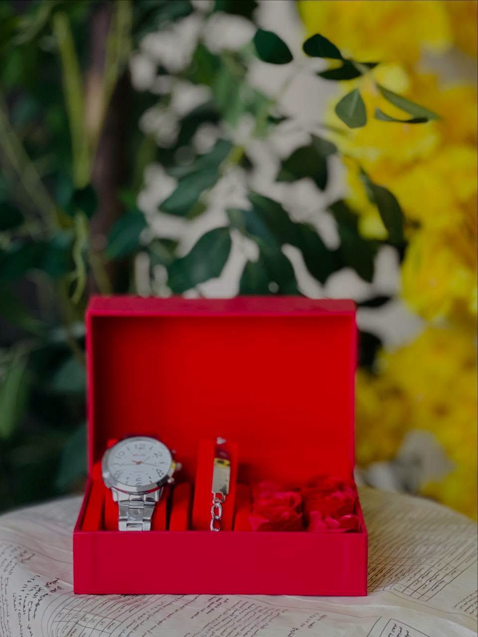 ذكرياتك وهداياك... في مكان واحد! 🎁✨
كل ما تحتاجه لإسعاد من تحب صار متوفر بـ استوديو حسين حامد 🤍
أرقى الإكسسوارات الرجالية والنسائية وهدايا المناسبات بتصاميم مميزة وذوق عالي.
​زورونا واختاروا الهدية المثالية!
📍 العنوان: الإسكان - قرب المستشفى
📥 للطلب أو الاستفسار: المراسلة متاحة عبر الخاص.
