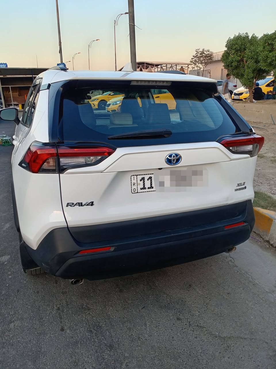 سياره راف فور تيوتا هايبرد موديل ٢٣ فئه xle مواصفات كامله وارد امريكي فتحه وكشن كهرباء وبيه قطعتين جاملغ امامي ايمن وجاملغ صبغ خلفي ايمن فقط السياره مستوردهه اني وبسمي سنويه جديده و جاهزه ماناقصه اي شي السعر ١٩٠ وبيهه مجال بسيط للاستفسار أكثر هاتف *********** صاحب السياره مكاني بغداد
