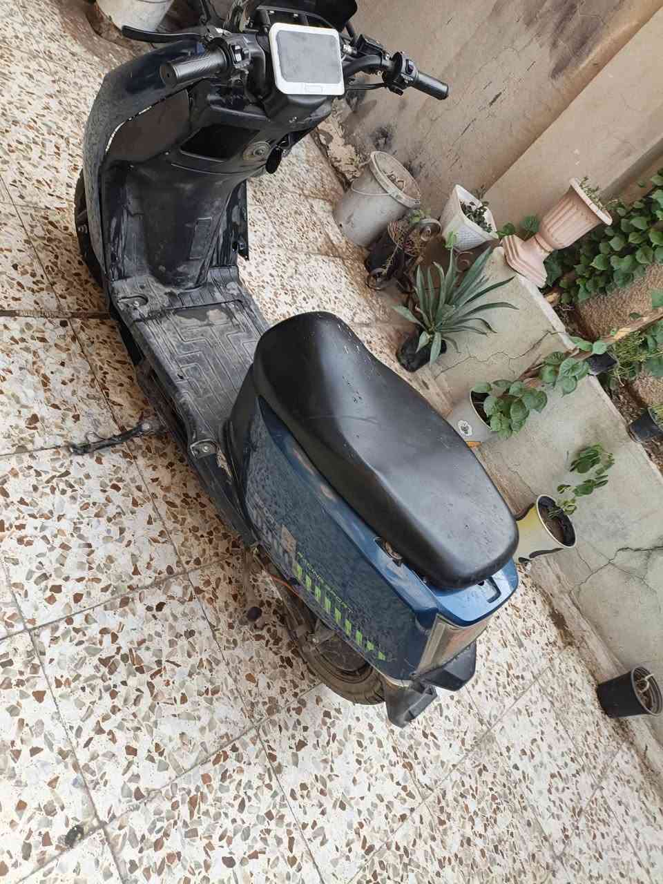 سلام عليكم دراجه شحن 5باتري نضيفه وشغاله وكامله ضواها موجود اصفاح موجود فقط كفرات تعبانه يعني ينرادلهن ضب وهاي سوالف شغال كلشي بيها وجاهزه سعرها275وبيها مجال بسيط جدا مكاني حي الجهاد بغداد ***********
