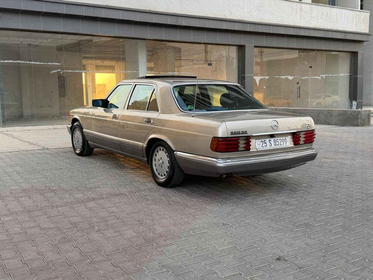 مارسيدس جامبو حجم 560 محرك 8 سلندر تبريد ثلج  موديل 1990 ABS تنته طكتين  كشنات كهربائي  جامات كهربائي  سنتر لوك صبغ للجماليه بدون ضرر قواعد دبلات سلايمه رقم كركوك مشروع وطني سنويه هزه لحد 2029 جديد بسمي شرط تحويل وكاله سياره جاهزه سعر 73 بي مجال  *********** مكاني كركوك
