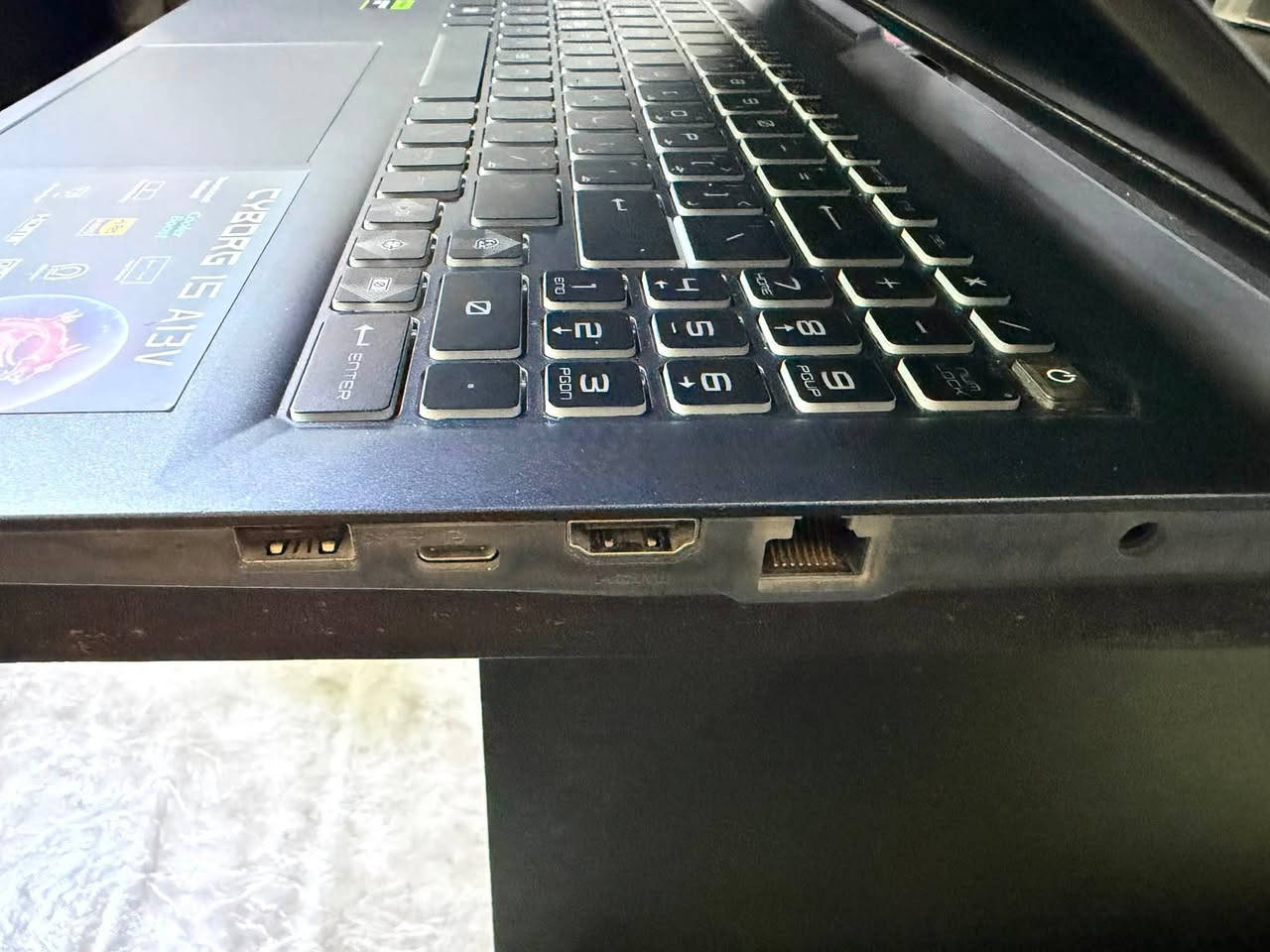 سلام عليكم 🤍 
لابتوب كيمنك من MSi 
المواصفات:
Core i7-13620H
Ram 16 GB ddr5  5200
RTX4060 8GB
Ssd m.2 512 GB
144hz الشاشة
السعر(مليون و 500)

رقمي***********مكاني بغداد
