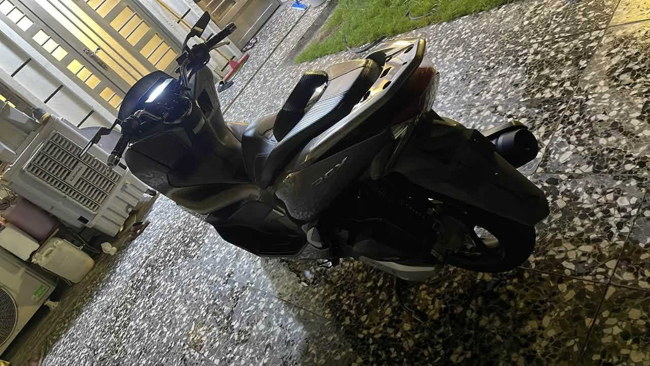 سلام عليكم PCX جيل الثالث ياباني
نازله من المعرض قبل شهرين 
ابيعلك عله صور مزاد اليابان 
الدراجه بحاله الوكاله وياها منفيسهة وكتلوكاتهة 
وبيه شاشه كاربلي الدراجه ولا غلطه كفاله حته من الطسه
حساس ازدحام✅
حساس ستان ✅
الدراجه كفاله من التاير للتاير اي نقص مابيه  
وشرط الضمان ✅
مكاني بغداد الزعفرانية ***********
