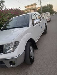 نيسان نافارا • ٢٠٠٩ • كلار