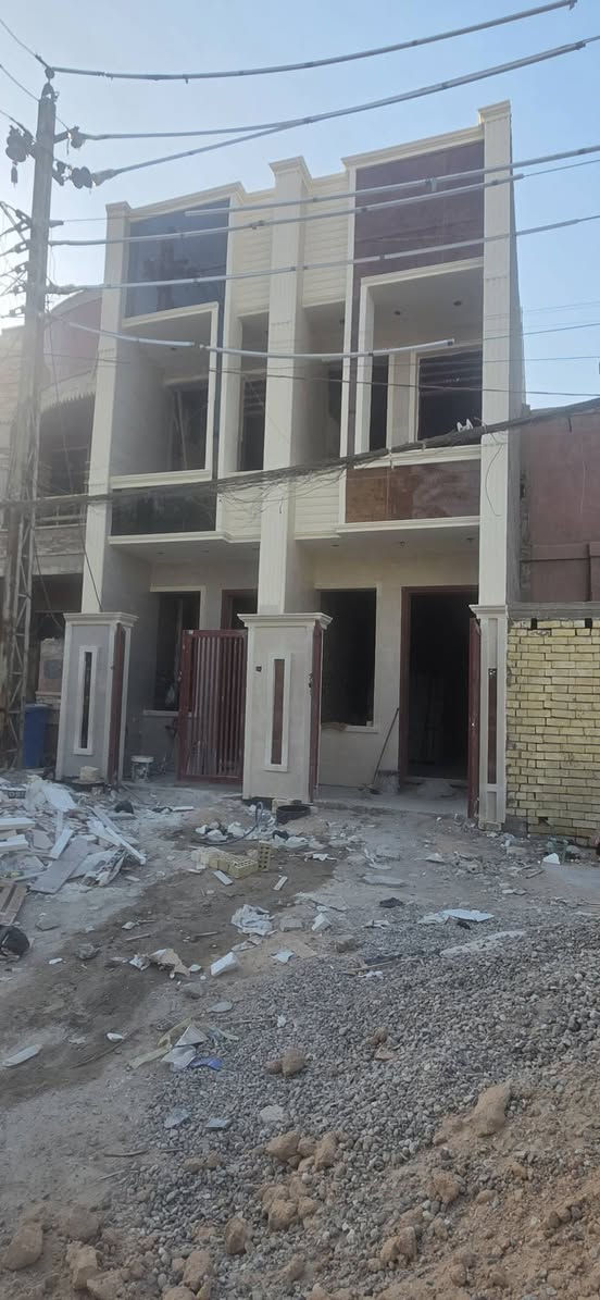مشتملات حديثه للبيع غير مشمول بمنصة عقاري المساحه ٦٠م ثلاث غرف نوم واستقبال وحولي مطبخ الشعب مقابل سوق اربع الاف قرب روضة السندباد على شارع ٢٠م رصيف عريض للاستفسار الاتصال بالرقم ***********
