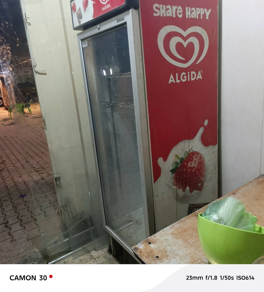 غراض مطعم للبيع بغداد مدينه الصدر سوق الكياره
***********
