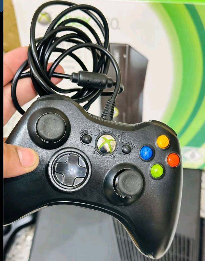 سلام عليكم عندي جهاز اكس بوكس 360مهكر للبيع
ممكن توضحلي موديل الإكس بوكس 360 بالضبط؟ وهل هو سليم ويشتغل بدون مشاكل لو بيه أي عطل أو ملاحظة؟: 
لا مابي اي مشكلة جهاز شغال وجديد ونظيف 
شكد سعة الهارد الفعلية بالجهاز: 250GB لو غيرها؟ وشنو نوع الهك/البرمجية المثبتة عليه حالياً؟: 
يحتوي على 150لعبة 
شنو الموجود ويا الجهاز بالتحديد غير الكونسل: يد وحدة لو أكثر، الأسلاك، الشاحن، العلبة الأصلية، وأي ملحقات ثانية؟: 
جميع ملحقات كيبل HD جوستيك عدد 2 و هارد و وبطارية 
وين موقعك بالضبط حتى أضيفه بالإعلان؟ وهل الاستلام حضوري فقط لو أكو توصيل؟: 
ماعندي توصيل 
السعر شكد؟ وهل بيه مجال للتفاوض لو السعر نهائي؟: 
135الف وبي مجال