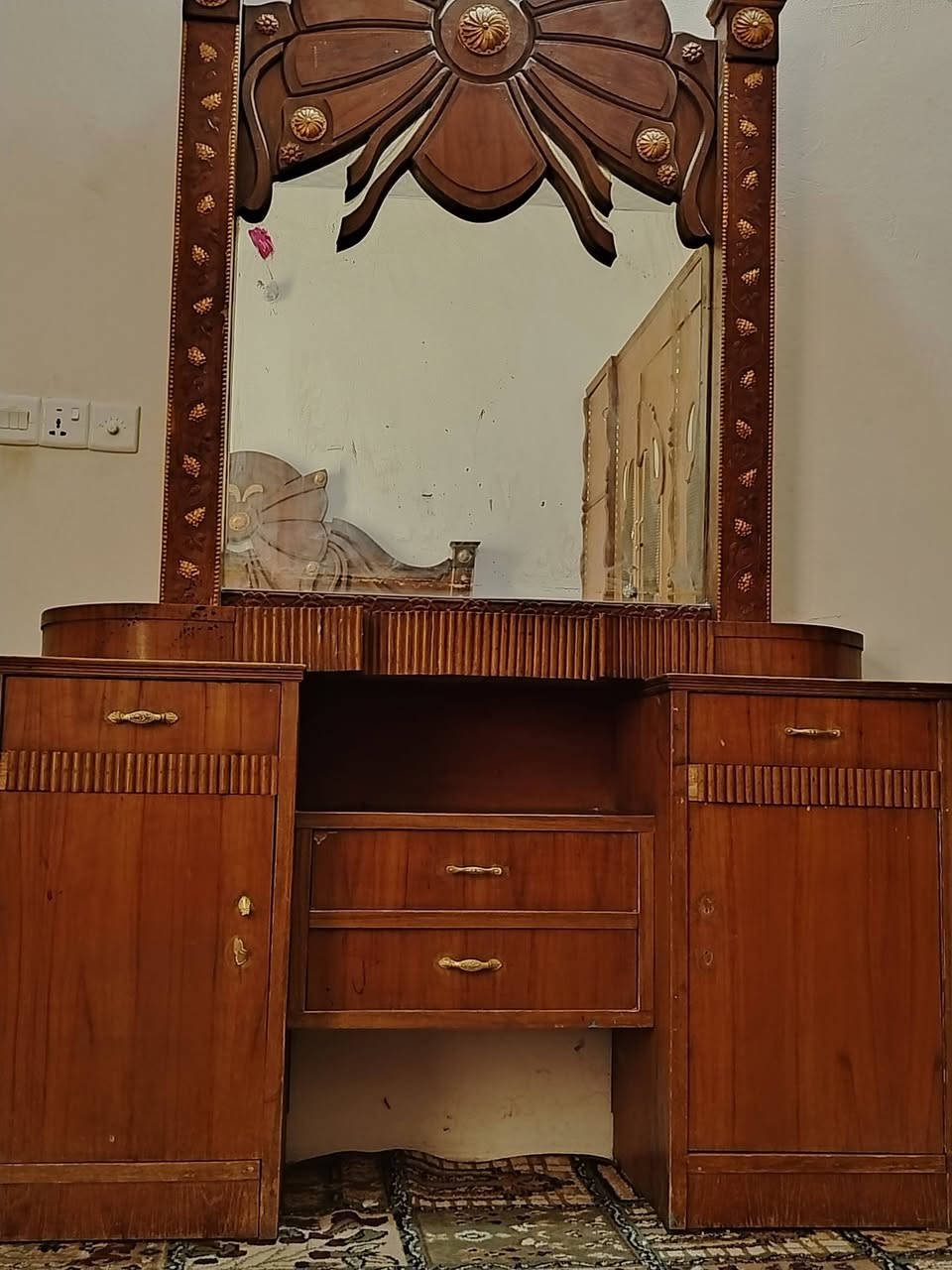 غرفة نوم • للبيع • أثاث
