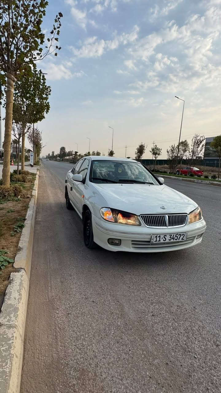 موديل 2002
سعرها 63 
#مصبوغه_عام_تغير_لون 
من اصفر الى ابيض صبغ يخبل 
تبريد ثلج 
شاشه كامره 
كير اوته ماتيك 
صدر نص عمر 
تايرات نص عمر
كهربائيات كلها شغاله فول 
هزه جديده رقم بغداد بأسمي تحويل او كاله
مكاني بغداد الاعظميه 
مجاور ابو حنيفة النعمان 
هاتف وتساب 
ماسنجر متوفر 
***********
***********
