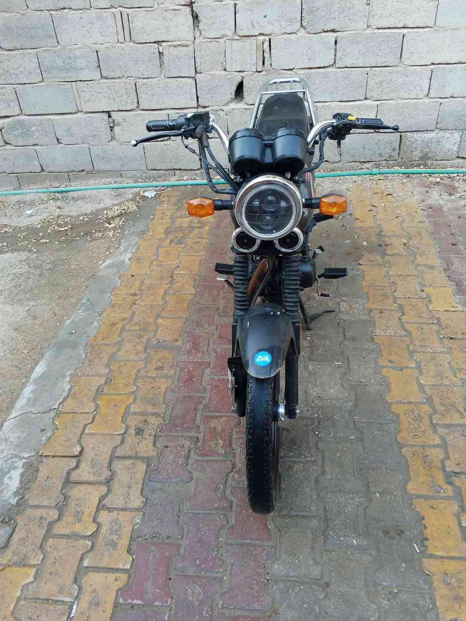 للبيع دايون عضم مكينه نفخ 150 موديل 21 رقم سنويه كربلاء عدي بيه وكاله نظافته شوفت عينك دراجه جديده جاهزه من كلشي الشراي يتصل مكاني كربلاء الاتصال فقط ‏‪***********‬‏
