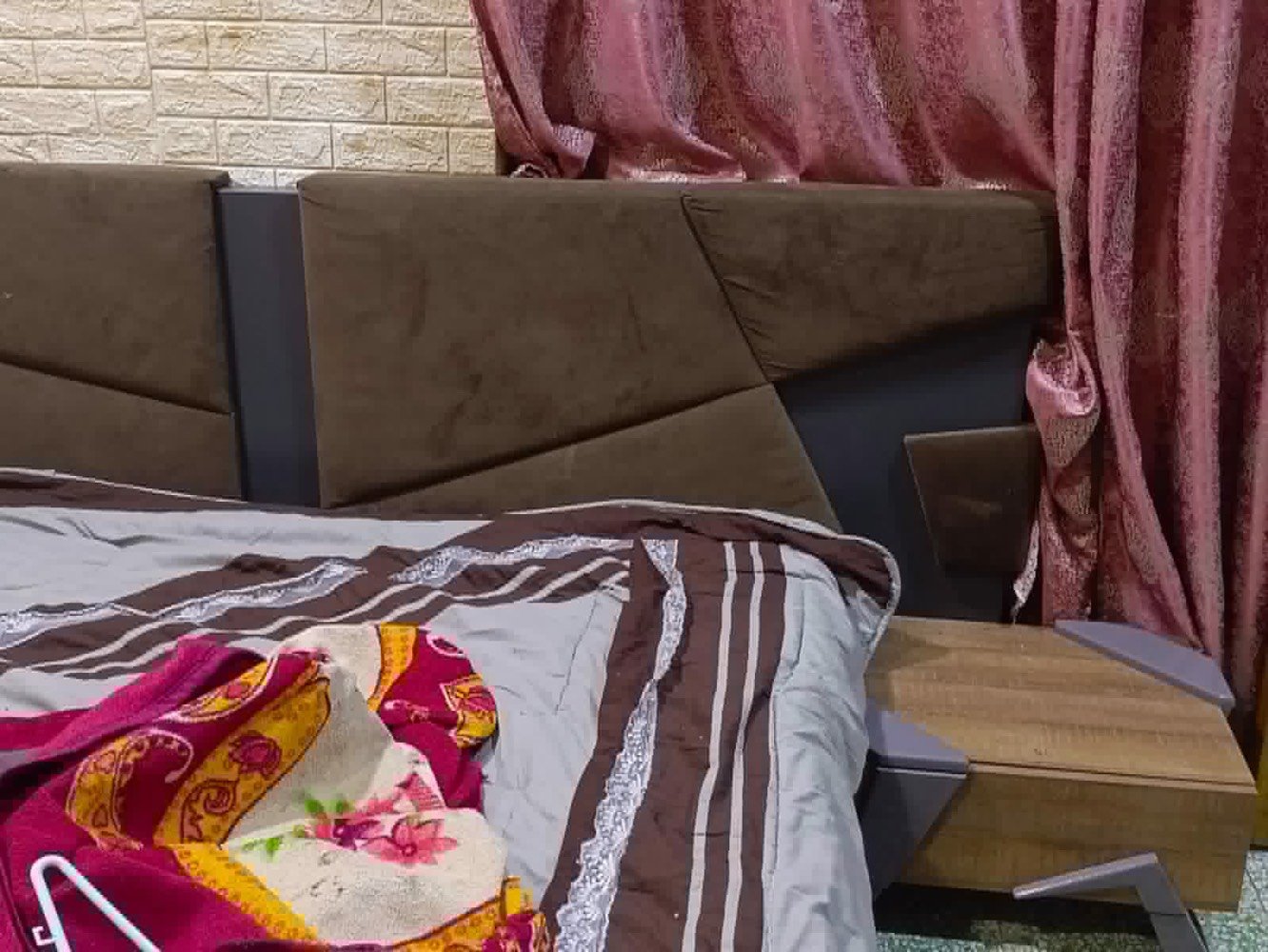 غرفه تركي 8 قطع نضيفه بدون ضرر داخلها نضيف تكمه 
300 وبيها مجال
بغداد  مدينه الصدر