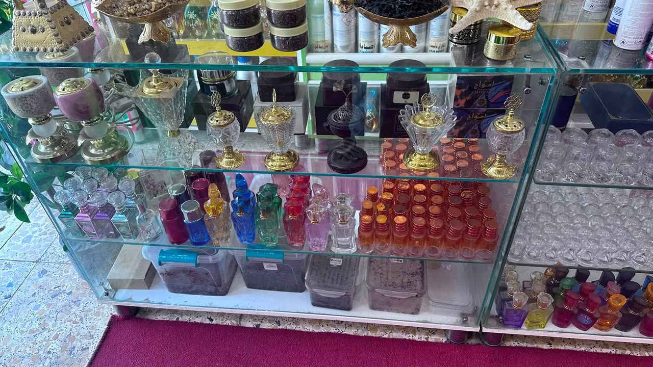 ميز جام للبيع !!

عدد 4 بسعر مناسب !! 

***********
