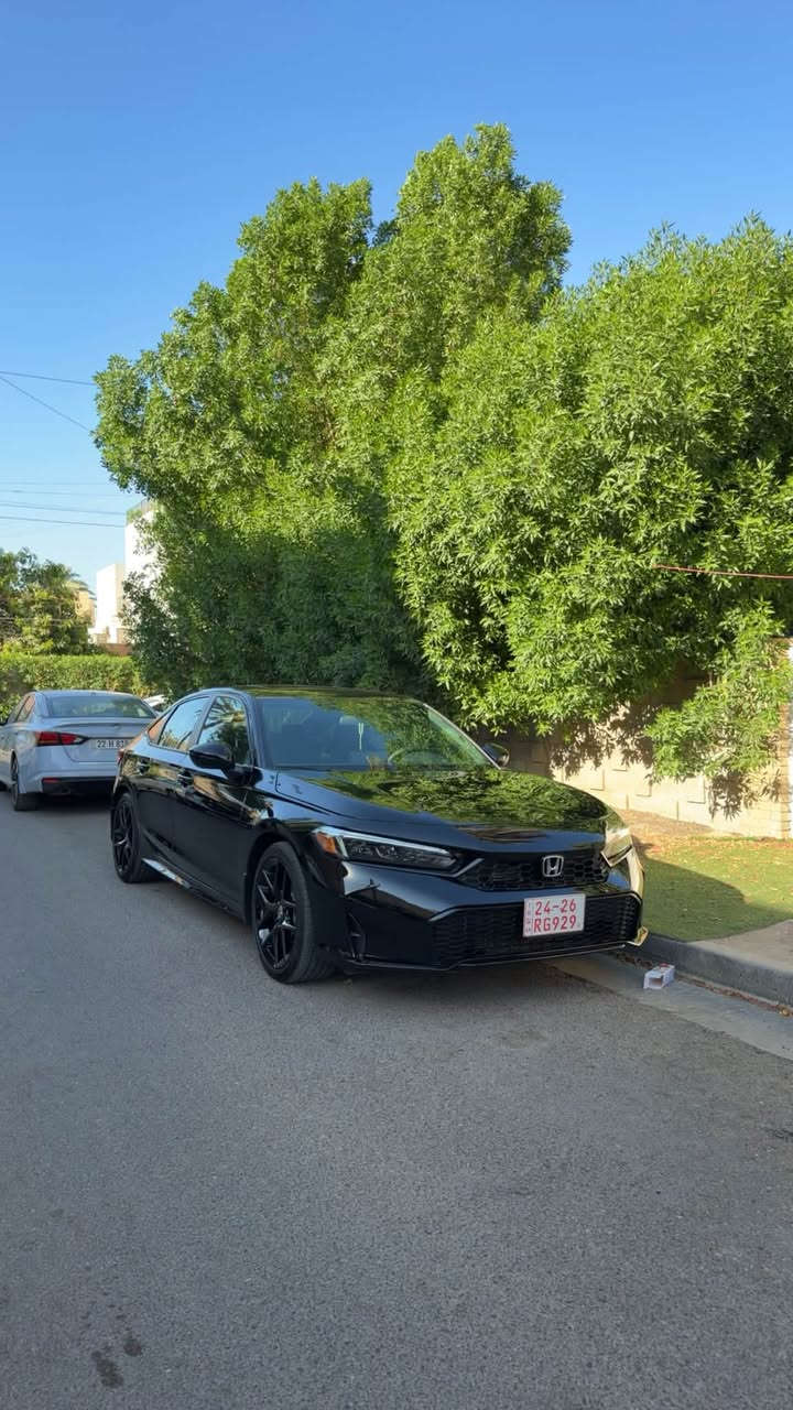 السلام عليكم
للبيع هوندا سيفك سبورت هايبرد موديل 2026 كلين تايتل بدون صبغ 

Honda Civic Sport Hybrid 2026

إذا تدور على سيارة تجمع بين القوة + التوفير + الشكل الرياضي هذا اختيارك الافضل 

ملاحظة ( السياره كلين تايتل بدون صبغ فقط بارد بالجاملغ الخلفي و بقبق الجنطه.  يعني السياره بيها فقط بارد على كد شبرين 

موديل: 2026  يجي بيها بصمتين 🔑
ماشيه : 9500 ميل اخت الزيرو
 فئة: Sport Hybrid (أعلى فئة رياضية هايبرد)
 قوة: 200 حصان — أداء قوي وسحب ممتاز
⛽ صرفية: اقتصادية جداً 
 كير  أوتوماتيك e-CVT ناعم جداً
 دفع أمامي (ثبات عالي + قيادة مريحة)

✨ المواصفات الكاملة:
✔️ شاشة كبيرة + Apple CarPlay & Android Auto
✔️ كاميرا خلفية + حساسات أمامية وخلفية
✔️ مثبت سرعة + نظام الحفاظ على المسار
✔️ وضعيات قيادة (Sport / Normal / Eco) 
✔️ فتحة سقف
✔️ جنوط رياضية 18 إنج
✔️ تشغيل بصمة + دخول ذكي
✔️ نظام Honda Sensing (أمان متكامل)

✔️ سيارة شبه جديدة بحالة الوكالة
✔️ هدوء + راحة + عزل ممتاز
✔️ شكل رياضي حديث يلفت النظر
✔️ بدون مشاكل نهائياً وجاهزة للفحص
✔️ عدد مفاتيح السياره 2 بصمتين 🔑

السياره رقم كاتي تترقم اربيل وبعد بيها 80 يوم تكدر تمشي بيها 

📍 الموقع: بغداد حي الجامعة 

📞 للتواصل: ( ***********)

🚨 ملاحظة: السيارة نظيفة جداً، ما تحتاج أي صرف…اخت الزيروو
