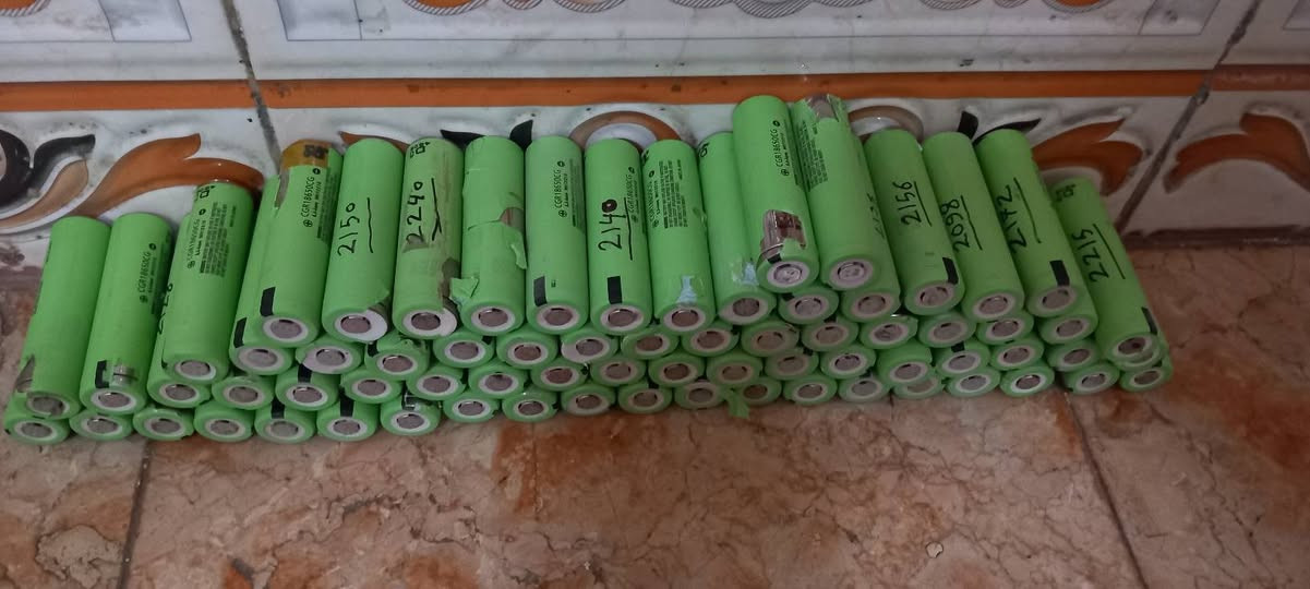 بطاريات لليثيوم ايون نوع بايو سونك الصنع ياباني
لخلايا 2A حقيقي كما موضح في الصوره 

ولارقام تدل على سعه البطاريه 

مفحوص الامبير بشاحنه الابوس Ops

عدد الخلايه 80 خليه 

 سعر الخليه الواحده 2000 دينار 

للتواصل ***********
