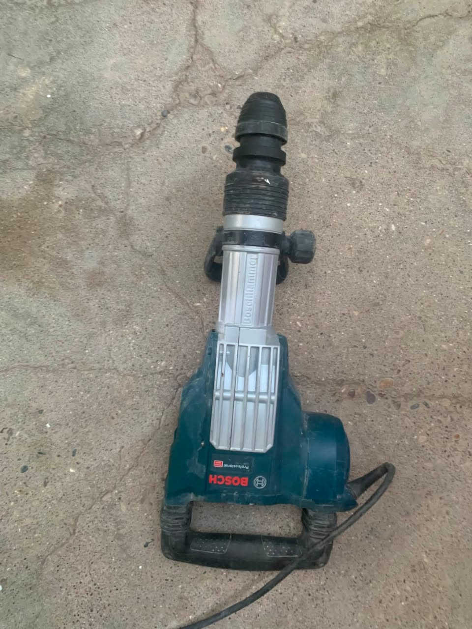 للبيع دريل تكسير بوش احترافي Bosch Professional GSH 11 VC
صنع: ألمانيا 🇩🇪 Made in Germany
 تاريخ التصنيع: 08/2020
للتواصل عالخاص أو الواتساب ***********
