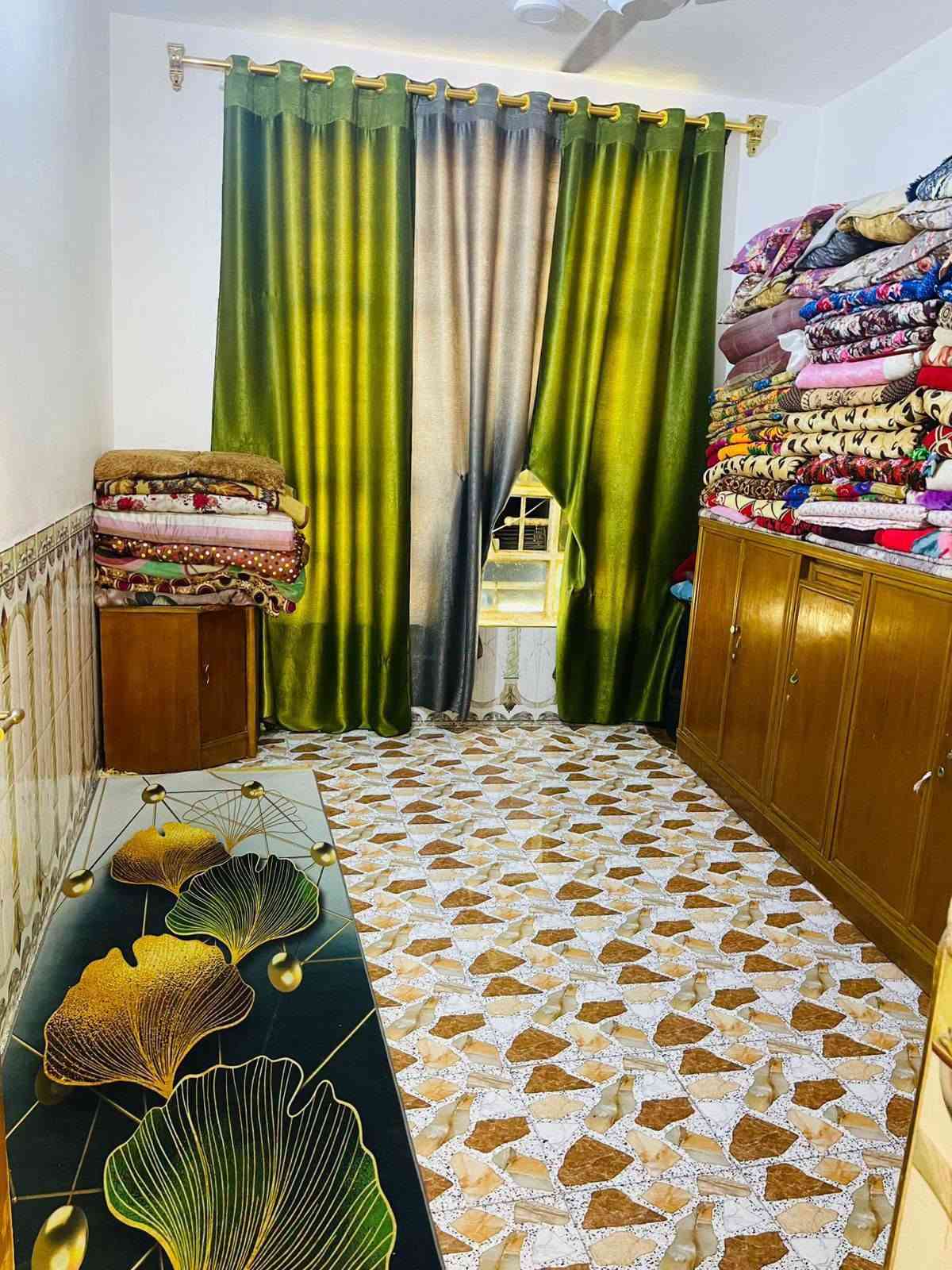 للبيع بيت مساحه ٢٠٠ متر طريق المعاره قرب بيت محمد كامل العويسي

غرفتين صاله مطبخ استقبال منور صحيات داخلية وخارجية

السعر ٥٥

اي استفسار ***********
