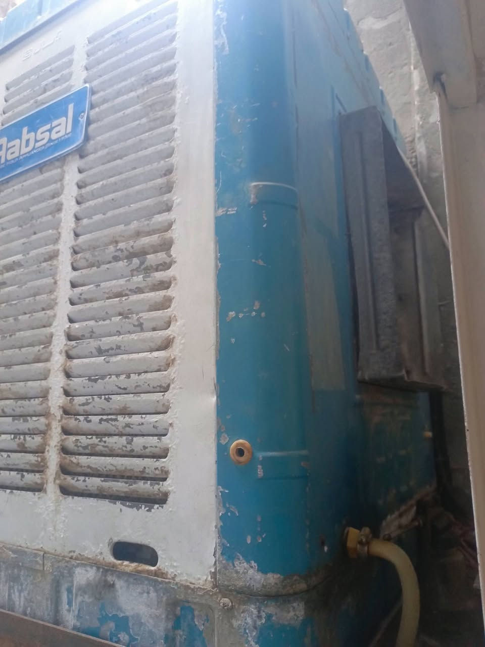 سلام عليكم مبرده حديد شماليه هواها بارد ثلج حجم وسط جيد جدأ مابيها اي خياس ماطور نحاس كلشي كامل بيها اشتريتها قبل فتره 120 اريدها ب80 السبب ماعدنه مكان الها  مكاني بابل الاكرمين. رقمي *********** بي واتساب
