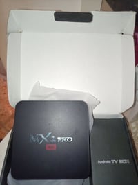 TV BOX كامل مع ملحقاته جديد قيم وخذ العنوان بغداد البياع رقم الهاتف 07...