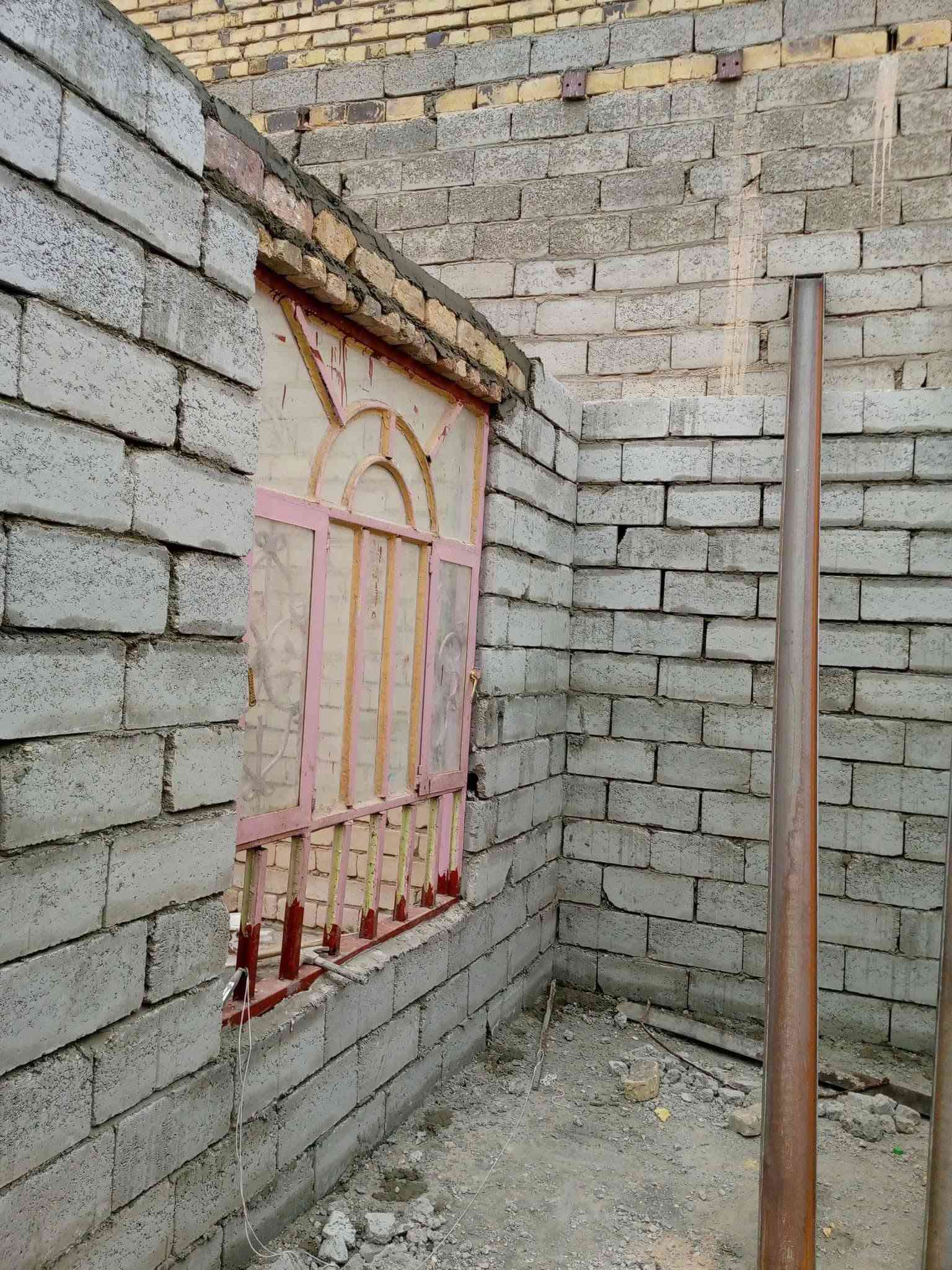 السلام عليكم خلفه سيراميك وبناء شغل درجة اولى ومناسب ***********

نص مكتوب في الصور:
- POWERS circle
- @user8158029813748
