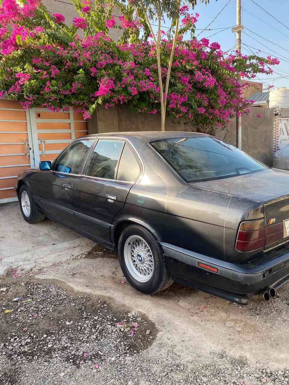 بي ام 535 لون اسود كذاب موديل 1990 مكينه وكير جديدات شاديلها غرفه جديده تبريد غير شغال ورقم بغداد جديد سعر60 ورقه أو مراوس أب بي ام مكان السياره النجف ***********
