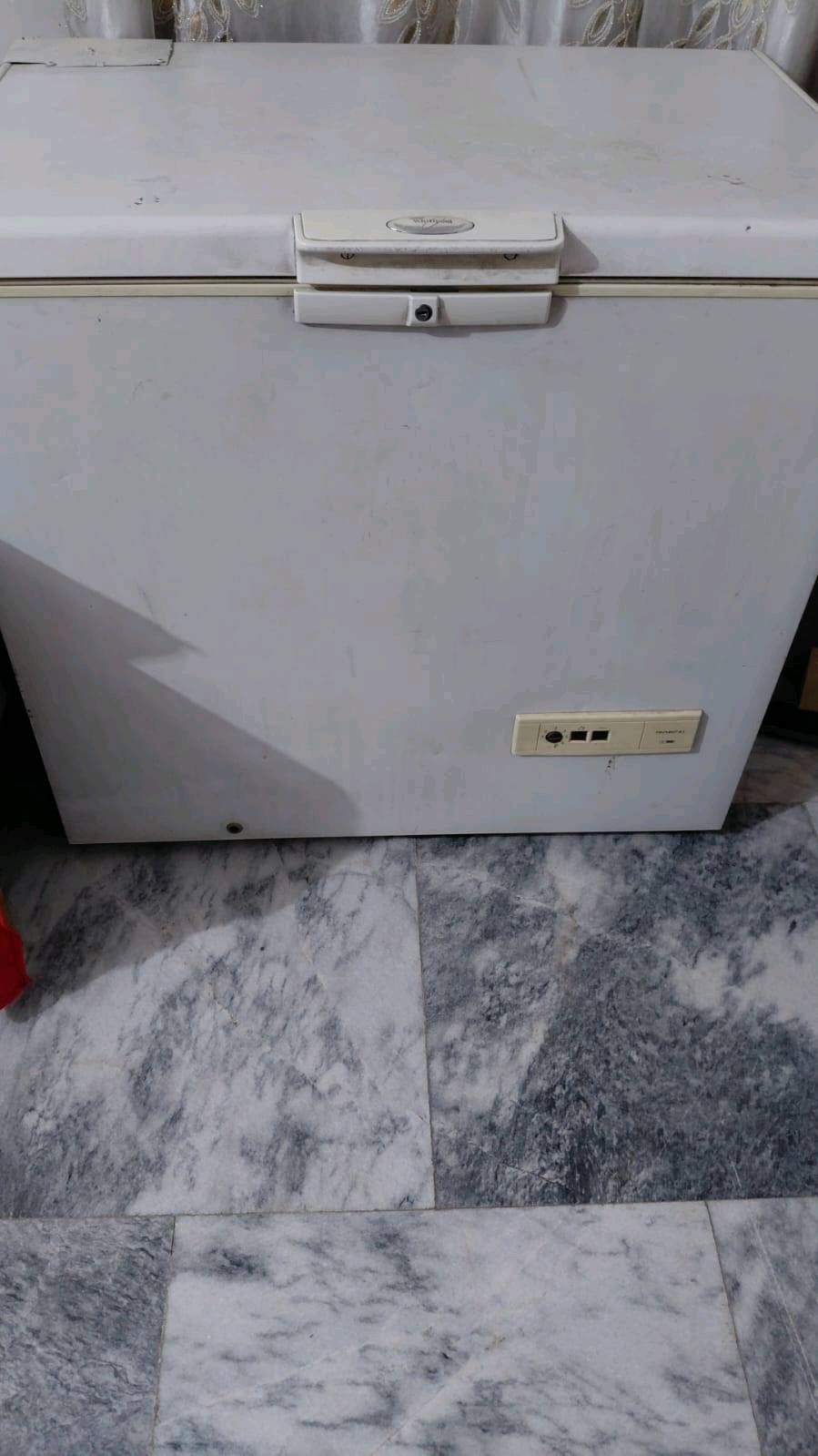 ثلاجه عدد 2 مجمده عدد2 شغالات الثلاجات سعرهن 250 والمجمدات 250 وبيهن مجال 
***********