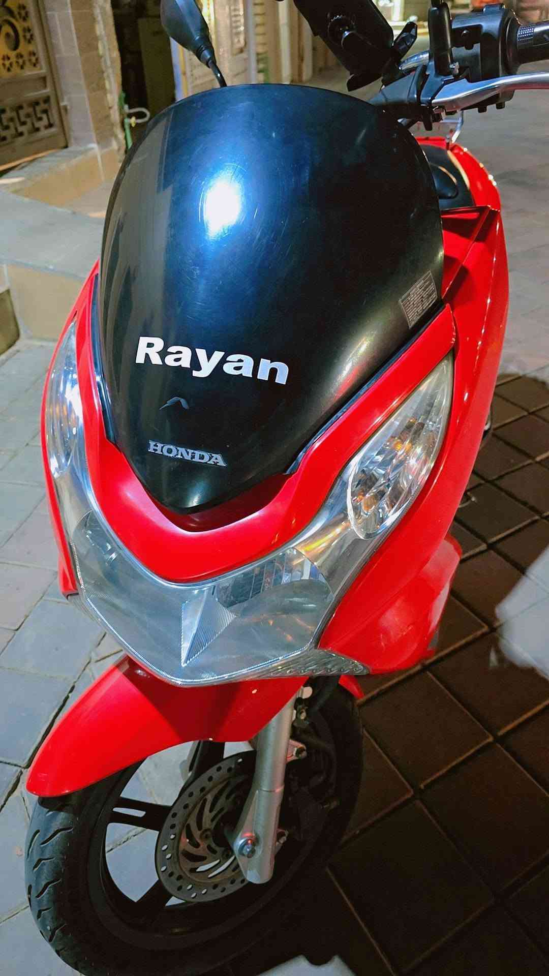 السلام عليكم PCX جيل اول 🇯🇵 ياباني
‏​⚙️ المحرك: 125CC مواصفات150 شوتة كبيرة
‏الدراجة رمبة
‏​🎨 اللون: احمر مميز ❄️.
‏ماشية 39الف  وبل يابان ماشية 34الف
‏سويجات العدد 2
‏مواصفات
‏حساس ازدحام ✅
‏حساس استان ✅
‏الدراجة ورقة المزاد مالتهة وصور اليابان وتقريرهة  مالتهة موجود
‏🛠️ الدراجة: مكفولة
‏​​📍 الـمـكـان: بـغـداد :الشعب
‏📱 لـلـتـواصـل والإسـتـفـسـار: (‪***********‬)
‏

نص مكتوب في الصور:
- HONDA PCX
- Inspected
- Sold
- Starting price
- 134 000 ¥
- 50 000 ¥
- Final price
- 254 000 ¥
- 170 000 ¥
- Cost calculation
- Price in yen
- Finish price in yen
- 000 000 ¥
- Calculate