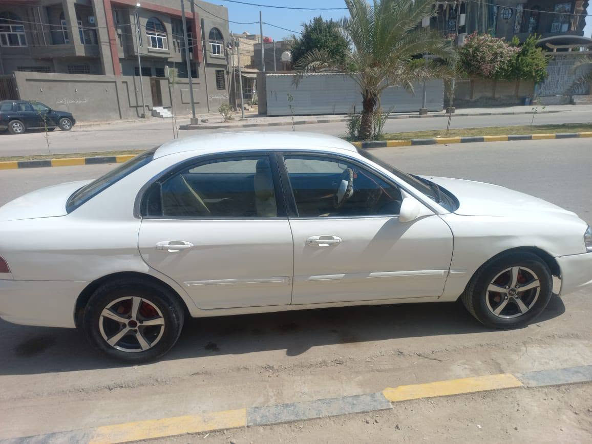 سلام عليكم للبيع كيا اوبتيما موديل 2000بسمي سنوية 27رقم جديد هزة جديدة مكينة وكير خير من الله كير عادي مكينة 1600 تخم ويل مصبوغة عام بدون دواخل وظربة سعر 40بيها مجال بسيط مكاني الديوانية قضاء شامية ***********
