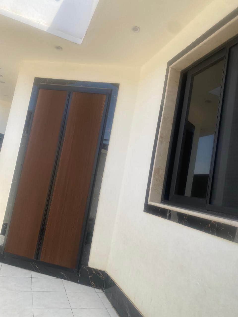 سلام عليكم
للبيع دار سكني 🏘️بناء  حديث لسنة 2026  

📍 الموقع: الدوره مدخل البوعيثه حي السلام 

🔹 مساحة الدار: 100 م²
🔹 الواجهة: 10 × 10 م

يتكون الدار من:
✔️ صالة واسعة
✔️ استقبال واسع 
✔️ مطبخ
✔️ غرفتي نوم
✔️ (3) حمامات

📞 للاستفسار والمعاينة يرجى الاتصال على الرقم: (***********)
