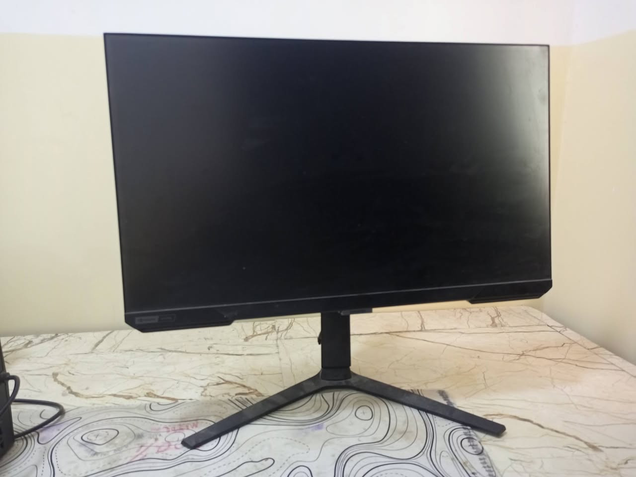 شاشة سامسونج
سامسونج اوديسي g4
240hz 1ms 27" ips 
شاشة نظيفة يجي وياهة كيبل HDMI و كيبل display port  
مكاني بغداد نهروان سعر٢٣٠ الف ماعندي توصيل
