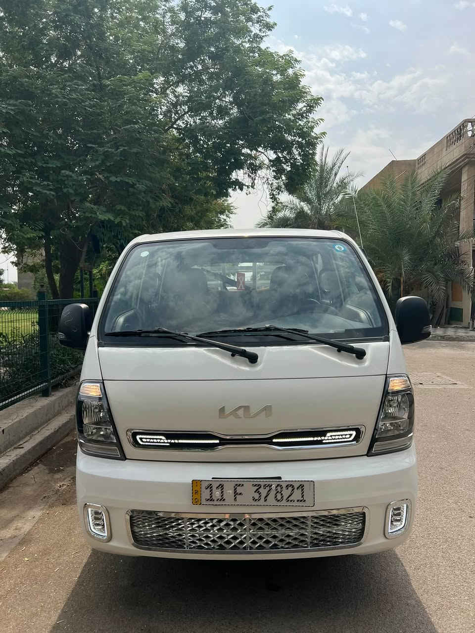 كيا بنكو 2025 | محرك 2700 ديزل
🔧 المواصفات:
• موديل 2025
• محرك 2700 ديزل
• 🚘 المشي: 24,000 كم فقط
• السيارة مكفولة وجاهزة
• ما بيها نص
• الكشنات جلد لون مشمشي 🧡
• الكشنات بعدها مغلفة بجيش الشركة واني مغلفها هي والارظيه 
• تحكم من الستيرن 🎛️
• شاشة CarPlay 📱
• كاميرا خلفية 📷
• حساسات خلفية
• سيارة نظيفة ومحافظة ومابيها نقص (بدون صبغ بدون ضربه على وضع الشركه استخدام بسيط ) 
📍 الموقع: بغداد – الدورة
السعر: 184وبيها مجال بسيط 
📞 للاستفسار:
***********
