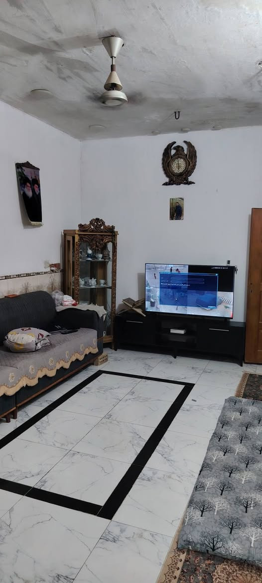 سلام عليكم بيت للبيع البلديات المعسكر المساحة ١٠٠ متر الواجهة ٥ ونزال ٢٠ طابقين يحتوي على ثلاث غرف نوم الغرفه الثالثه نقص ارضيه وبياض +ستقبال +حمامات ٣+مناور ٢+صاله واسعه +طرمه مترين ونص السعر ٨٠ اوبي مجال الأستفسار ***********
