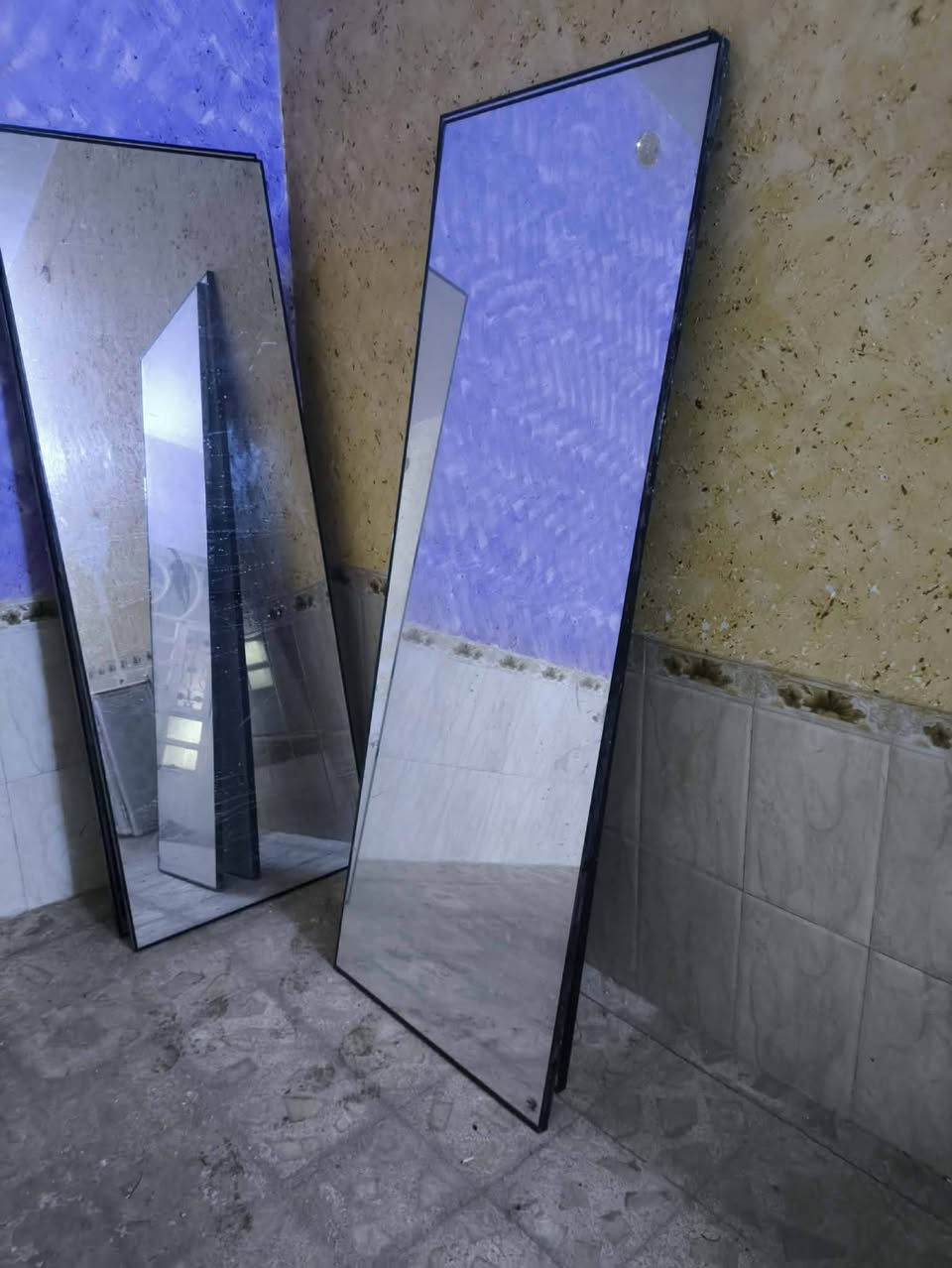 غراض للبيع مستعجل كلش نضيفات
عماريه 7 في5 ب90 وبيه مجال 
مبردة اخت الجديده حجم 40 ب160 وبيه مجال 
ميز بلازمه اخو الجديد ب15 وبي مجال 
ميز ابيض ب10 قفل
ملحق ابو جامه ب10 قفل جديد
مرايه وحده جبيره ب35 وبيه مجال مكاني شاميه حي الجمهوري مقابل مدرسه الهدى ***********
