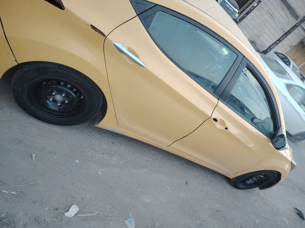 السلام عليكم النترا 2016 للبيع السياره حادث باب السايق والدوسه معمر راعيها متوفي كيرها كايم ابيعلك كوم حديد السعر 75 وبيها مجال مامتواجد عل فيس الهاتف ***********
