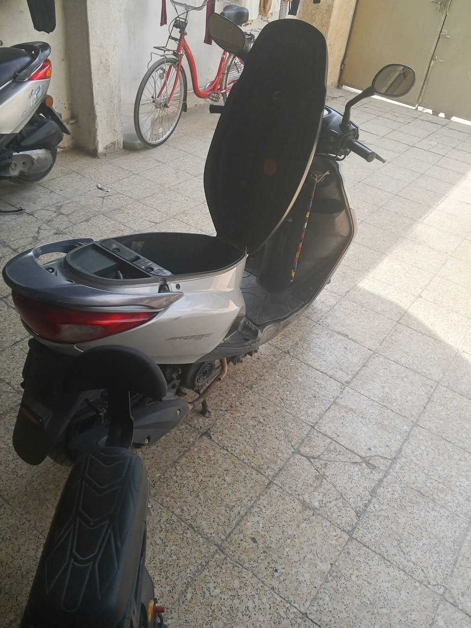 سلام عليكم دراجه بريز ليت جوه
درجه بيه مكينه بلاديه نوزل مو كتبريته 
سعر خاص مكان بغداد الدولعي ❣️
*********** فقط رصيط
