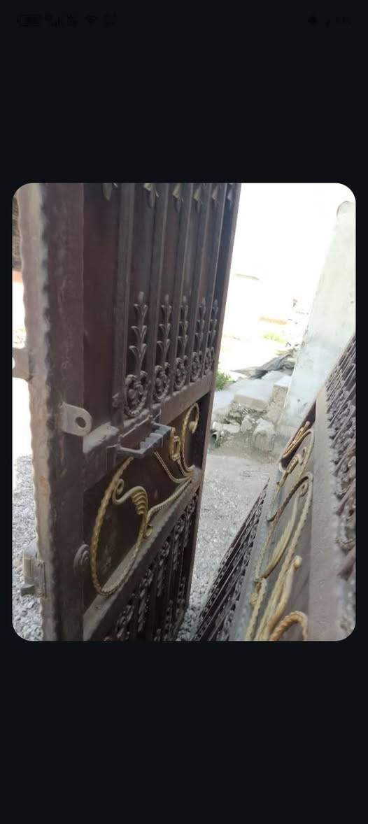 سلام عليكم ورحمة الله وبركاتة باب للبيع تفصال بعدهه جديده بس تغسلهه  عنوان ديالى بعقوبه المفرك رقم تليفون ***********اخوان اني مكلف بنشر
