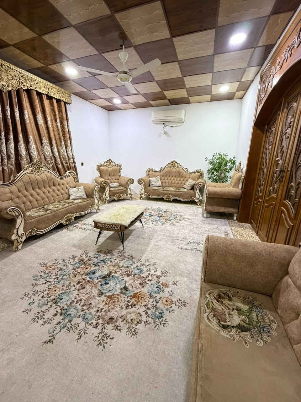 بيت للبيع ١٦٠ متر قرار ١١٧ العنوان الشبانات قرب مدارس العتبه للايتام للاستفسار ***********
