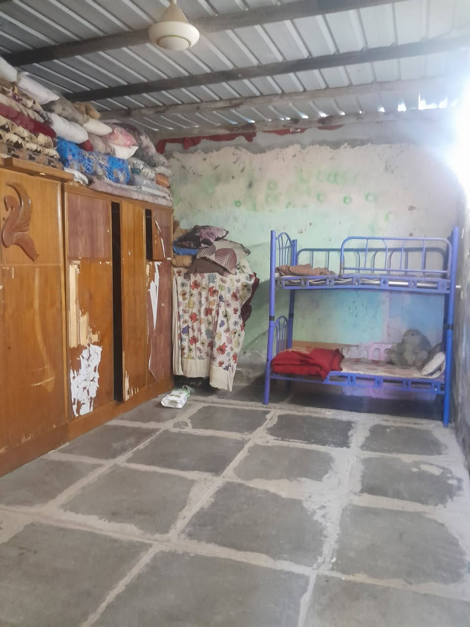 سلام عليكم عندي بيت البيع مكانه مجمع الحسابات موجوده تفاصيل بصوره سعره البيت ٥ وبي مجال +964 771 794 8001تصل عله رقم
