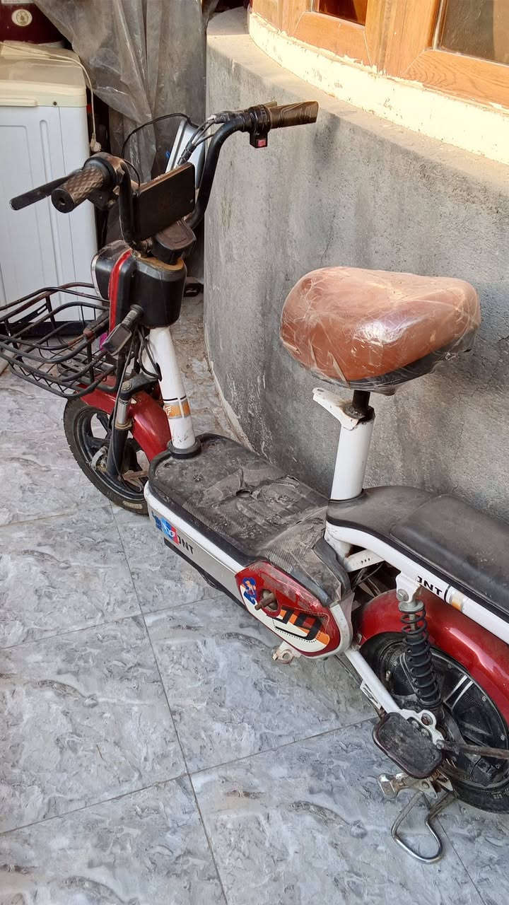 سلام عليكم بايسلكل شحن لبيع شكله ونظافته مثل ما موضح بالصور كله شغال مابي شي فقط سعره ثالثه ما تشتغل قافل على سرعه ثانية تكدر اتسوي و ما يكلف سبب بيع محتاج افلوس سعره 150 الف وبي مجال مكاني كربلاء للتواصل ***********
