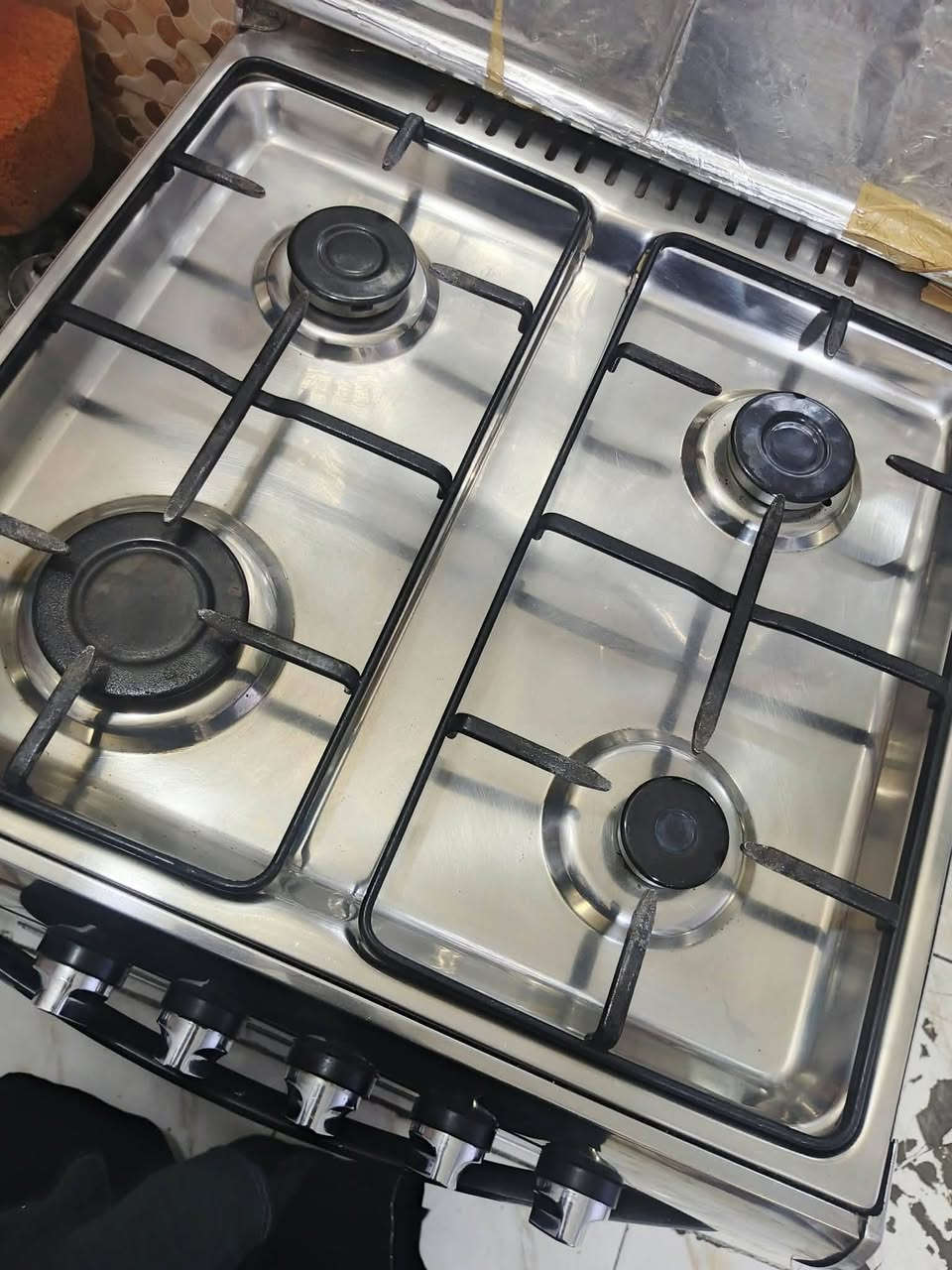 السلام عليكم طباخ وغرفه نوم نقص ميز مرايا سعر طباخ 125جدثد ستعمل شهرين وغرفه نوم ١٧٥ بيها مجال عنوان بغداد باب الشرجي***********
