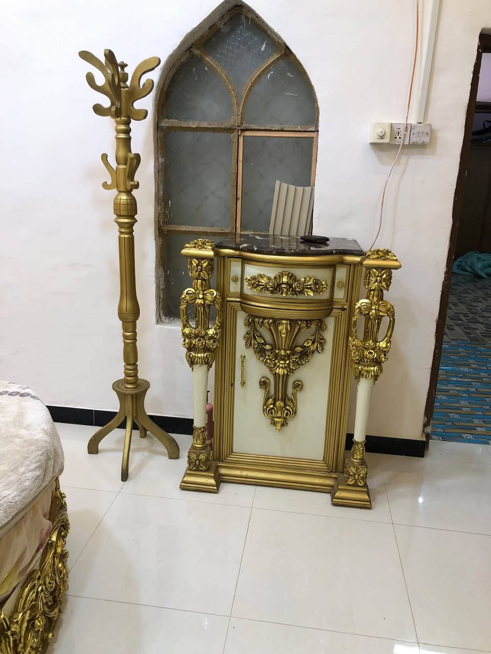 السلام عليكم غرفه مصريه ملكي خشب زان  روماني احمر من افضل انواع خشب الزان مع دوشك افضل انواع السفنج الراقي  السعر 2000،000 وبيها مجال 
 البصره القبله ***********

