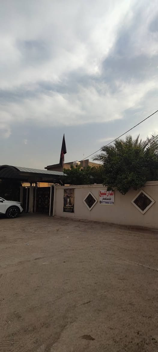 🏡 بيت للبيع - المساحة نصف دونم (1,250 متر مربع) 🏡
#للبيع 
المساحة نصف دونم (1,250 م²).
الواجهة 50 متر × النزال 25 متر .
يحتوي على 3 دور + حديقة واسعة ومساحات خضراء مرتبة.
الملكية: طابو زراعي ملك صرف 📜.
الخدمات: كافة الخدمات متوفرة (ماء، كهرباء، مجاري، تبليط).
📞 للإستفسار والتواصل:
اتصل على الرقم: ***********
أو تواصل عبر الواتساب على نفس الرقم.
