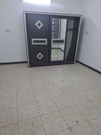 عروض للايجار الاول  يوجد لدينا غرفتان وصاله بمساحه ١٢٠م ارضيه   الثاني...