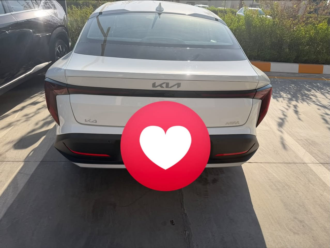 كيا K4  خليجي -٢٠٢٥ وكالة نيم ماشية ١٠،٠٠٠
بدون اي حادث عدا شخط بدعامية وشخط نقطة بلباب حصوة بلطريق سونارهه موجود - بيهه بعد تبديلتين دهن مجانية مواصفات بيسك تجي سويج - حساسات - قطعتين تبريد - شاشة متصلة وكاميرا -لد نهاري - محرك ٢٠٠٠ سيارة بعدهه بنايلونهه - رقم اربيل - مكانهه بغداد - سعر قفل ١٨٠ ورقة قفل من الاخير 

رقم هاتف ***********
