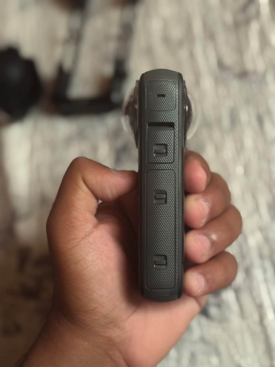للبيع كامره انستا 360 X3 اخت الجديد فول نظافه
ملحقاتها عصا مترا او نص + درع اصلي من شركة smallrig +الكيبل الاصلي 360+ بيها لزكة شاشه + حمايه للعدسات العنوان بغداد الدوره او ماعندي توصيل الي يريدها يجي ياخذه من باب البيت السعر 350 قفل قفل بدون عمله  ما متواجد بل فيس الشراي يتصل ***********
