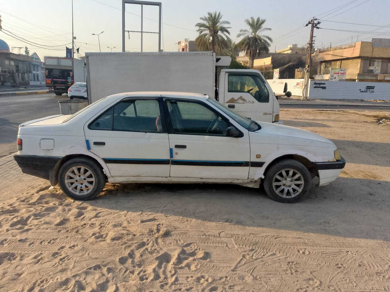 السلام عليكم بيجو روى موديل 2009 خصوصي بيضاء اللون رقم قادسيه جاي اشتغل بمعاملتها حتى احولها باسمي واحول الرقم إنكليزي يعني تشتري رقم إنكليزي باسمي السياره موجوده في بغداد السعر حاضر 20 ورقه اقصاد 26 ورقه 10 مقدم وكل شهر ورقتين مع الضمان رقمي *********** أتصل وادلل محرك وكير وتبريد مكفول السياره على البلاد

