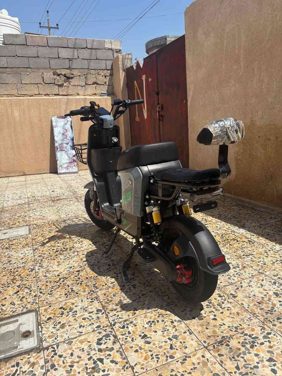 السلام عليكم دراجه للبيع ار 9 موديل 2026 بطاريات 22 فول مواصفات دراجه اصاله عامه تخم تاير كهربائيات كلها شغاله سعر 400 ابيها مجال عنواني بصره الزبير رقم الهاتف *********** فقط بس واتساب
