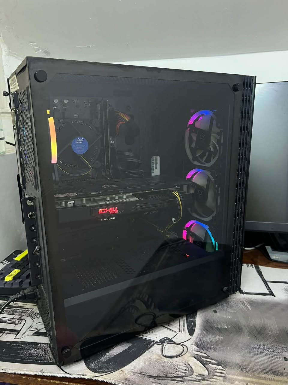 السلام عليكم حبايب
عندي PC مواصفاته ممثل ما موضحة بالصور، نظيف جداً ومابيها اي شي مصلح عالضمان
رايدها مراوس وية بلي ٥ سلم
فقط مراوس 
مكاني كربلاء
التواصل واتساب على هذا الرقم

***********

نص مكتوب في الصور:
- CPU: Core i5 10400F
- GPU: RTX 2060 6GB
- M.B : H410
- Ram: 16GB
- CPU Cooler stock cooler
- SSD: 128GB
- HDD: 1TB
- P.S : 650W Thermaltek
- Case: Xigamtek poseidon RGB
- #Game Kzit (Mouse ,Keyboard,)
- Your PC is monitored and protected.
- See details in Windows Security
- Installed RAM
- 16.0 GB
- Speed: 2666 MHz
- Processor
- Intel(R) Core(TM)
- i5-10400F CPU @
- 2.90GHz
- 2.90 GHz
- Graphics Card
- 6 GB
- NVIDIA GeForce RTX 2060
- Storage
- 1.03 TB
- 223 GB of 1.03 TB used
- DESKTOP-6U83NJ8
- H410M S2H
- Rename this PC
- Device Specifications
- Copy
- Device Name
- Intel(R) Core(TM) i5-10400F CPU @ 2.90GHz 2.90 GHz
- NVIDIA GeForce RTX 2060 (6 GB)
- 932 GB HDD TOSHIBA DT01ACA100, 119 GB SSD Lexar 128GB SSD
- Device ID
- 5592E192-7178-4B9F-BC9C-1A025FF52809
- Product ID
- 00326-10000-00000-AA758
- System Type
- 64-bit operating system, x64-based processor
- Pen and touch
- No pen or touch input is available for this display
- Frequently asked questions
- How does having 16 GB or more of RAM impact my PC's performance? Can I run modern
- applications smoothly with this RAM capacity?
- Is my GPU sufficient for high end gaming and video experience? How can having a dedicated GPU
- enhance my experience and productivity?
- Am I running the latest version of the Windows OS? What is the latest Windows version?
- Windows Specifications
- Edition
- Windows 10 Home
- Version
- 22H2
- Installed on
- 3/6/2026
- OS Build
- 19045.7663
- Read the Microsoft Services Agreement that applies to our services
- Related