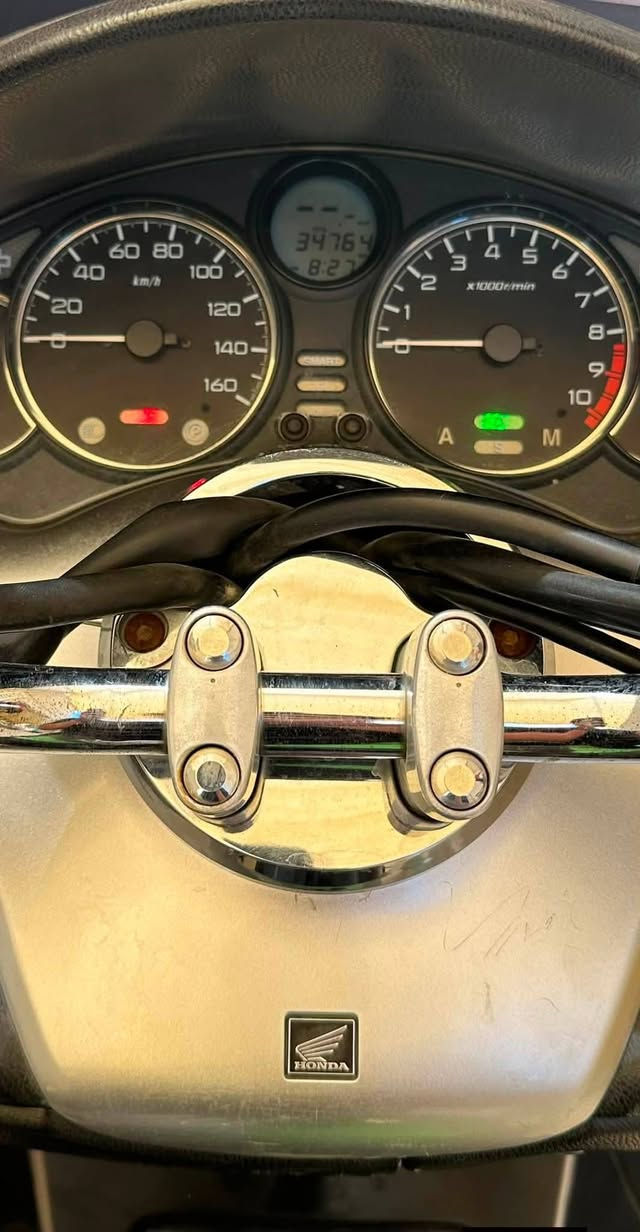 ⚫️ السلام عليكم، دراجة فورزة للبيع

⚪️ النوع: 09

⚪️ اللون: سلفري ✨

⚪️ فول مواصفات
  ABS، GPS

⚪️ شادلها منظومة زنون بـ150

⚪️ كير 7 نمر، 4 تحويلات

⚪️ شلعة ومعدل خير من الله

⚪️ ماشية 34 ألف (حقيقي)

⚪️ السعر: 1500، بيه مجال قليل

⚪️ اوراقها كامله بس اسكنر 

⚪️ ملاحظة: بيها شخوط بسيطة أثر تحميل

⚫️ العنوان: الديوانية -البدير 

⚫️ الرقم: ***********
