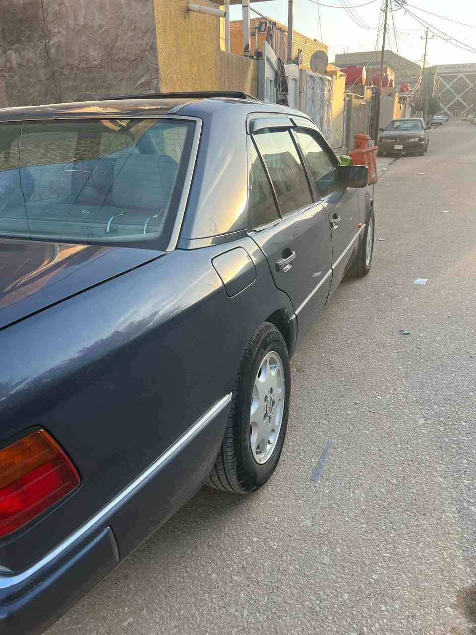 السلام عليكم
سيارة مارسدس دب 
موديل 91
مكينة 300 بلاد عنكبوت اصل
سيارة جديدة مال جناي رقم دولي انكليزي بأسمي مداور بكل العراق
حدادية خلفي امامي جديد
صبغ جماليه فقط لا سمكرة ولا معجون ولا خياس قواعد بلاد خلفي امامي باتري جديد تخم تاير جديد نصبة تخبل داخل جلد رصاصي كهربائياتها كلها بلاد لا جطل ولا تلزيك لايت زنون بلوجكتر زنون منظومة بانزين جديده السعر 85 ورقة وبيها مجال قليل رقم الهاتف
***********
