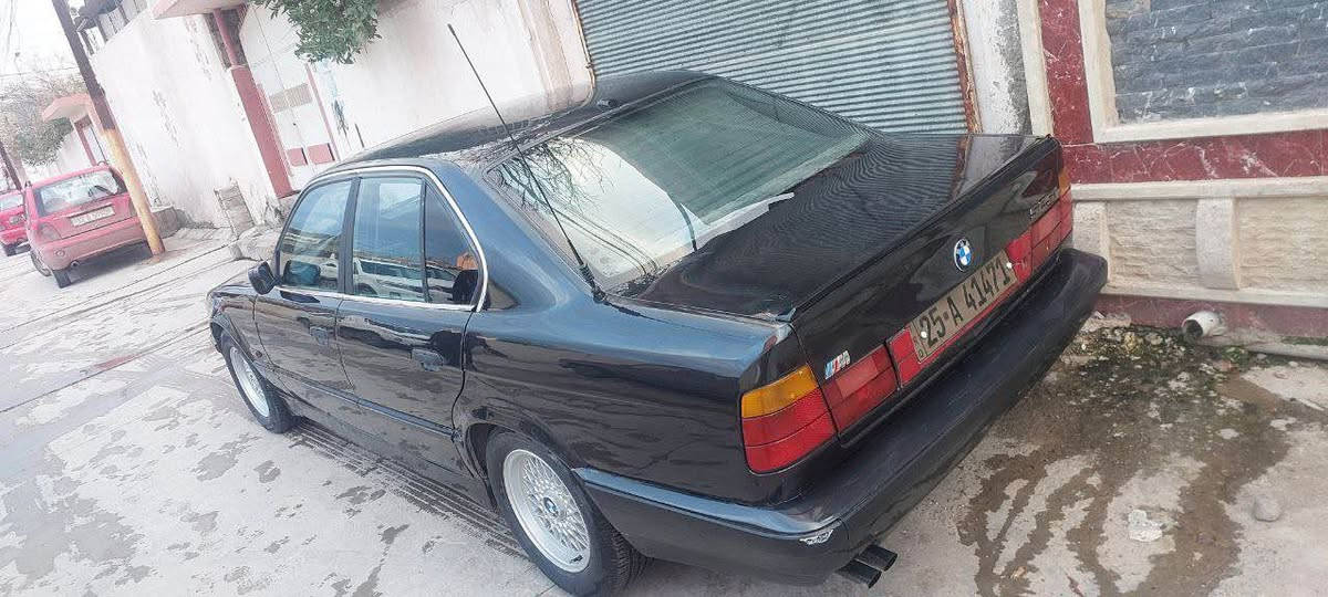سلام عليكم 
بي ام 525 
موديل 1991
كبس كير اوتو فول 
نشاط فول 
تبريد شرط تدفه 
تواير جدد 
كهربائيات كامل شغاله 
سلايت 
مصبوغ عام بدون ضرر 
فقط تحويل هزا جديده
مكان السياره موصل جانب الايمن
سعر 50للبيع او امراوس 
***********
*********** موصل, نينوى
